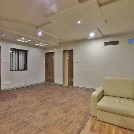 Jāmnagar Oyo 41929 Hotel Loyal Residency المظهر الخارجي الصورة