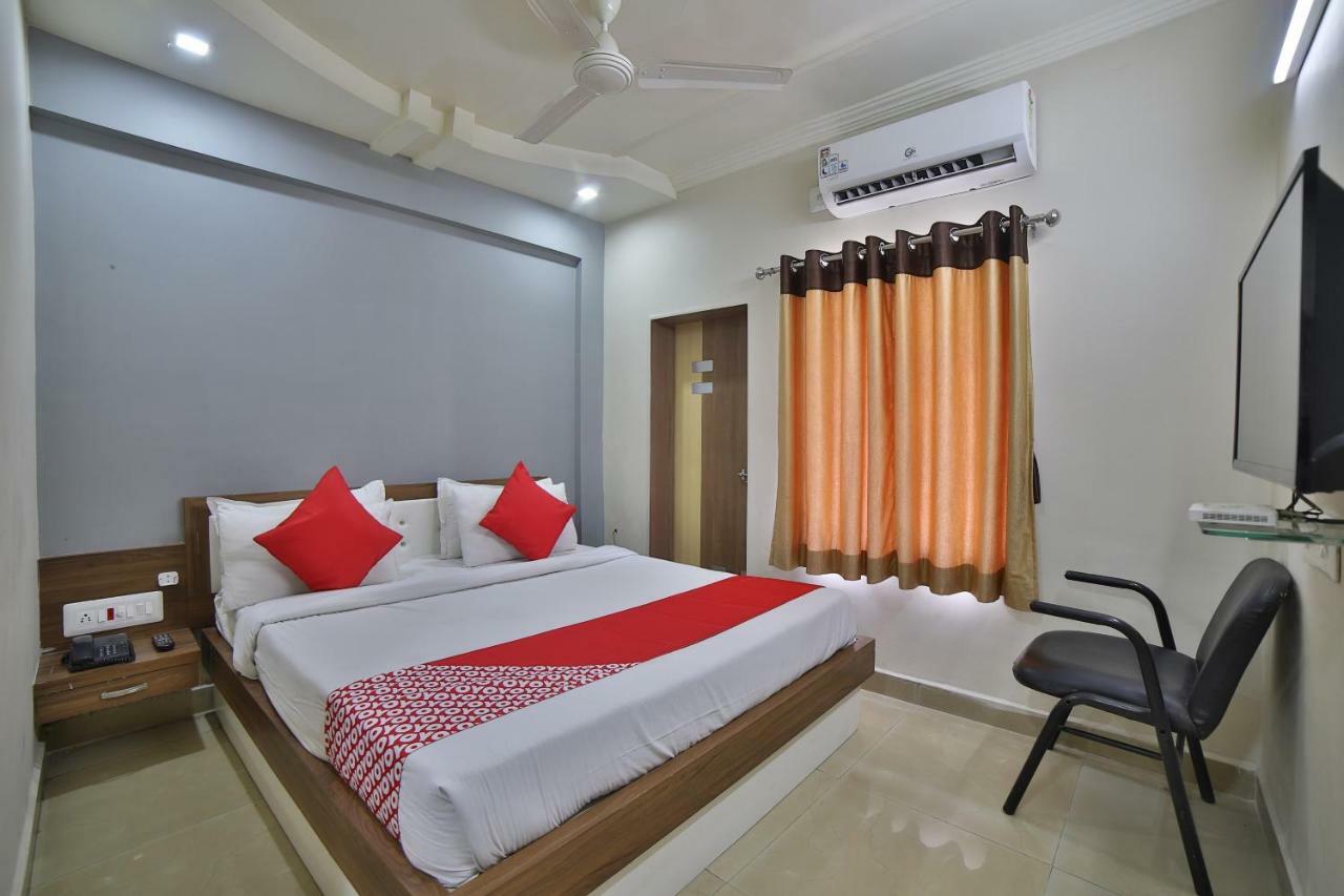 Jāmnagar Oyo 41929 Hotel Loyal Residency الغرفة الصورة