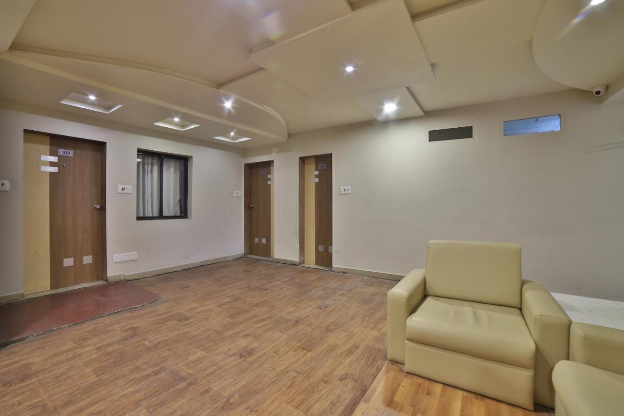 Jāmnagar Oyo 41929 Hotel Loyal Residency المظهر الخارجي الصورة