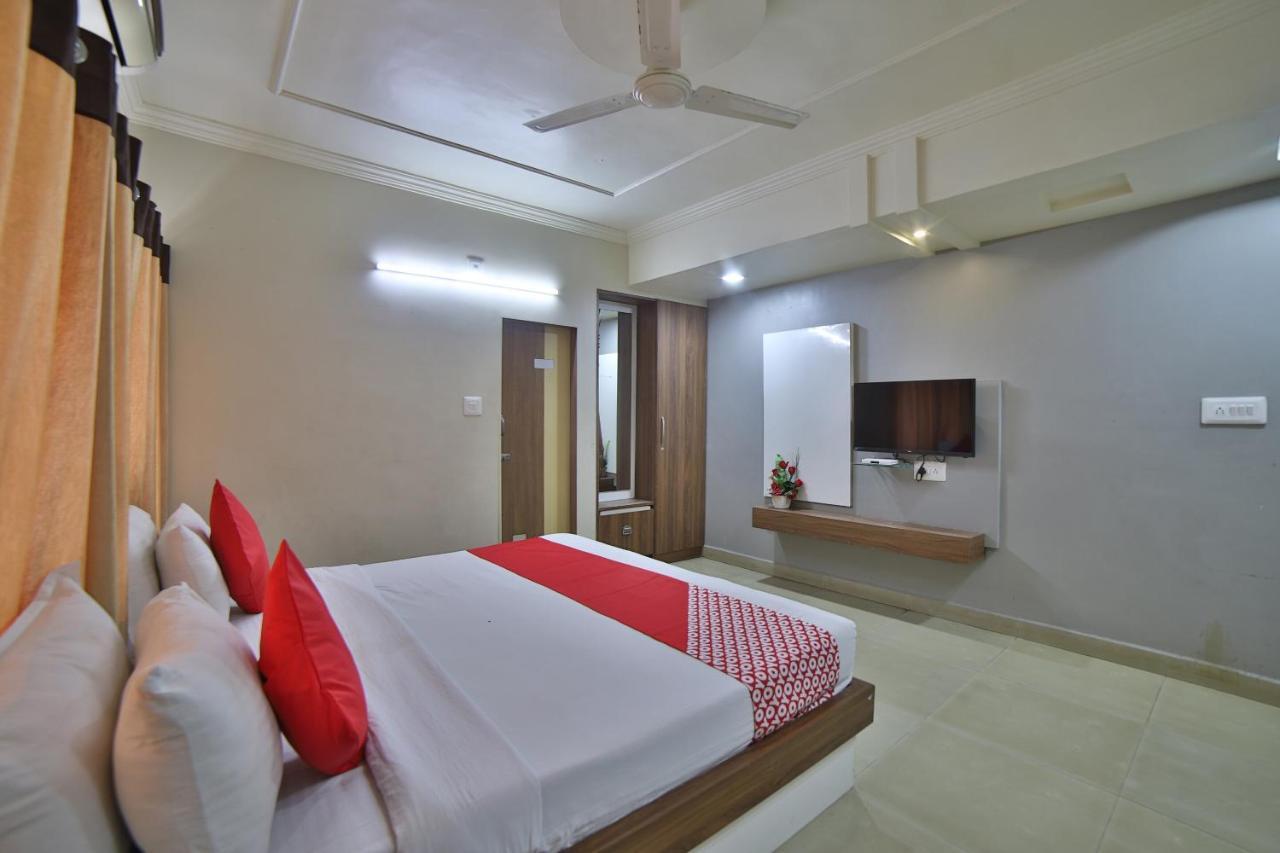 Jāmnagar Oyo 41929 Hotel Loyal Residency المظهر الخارجي الصورة