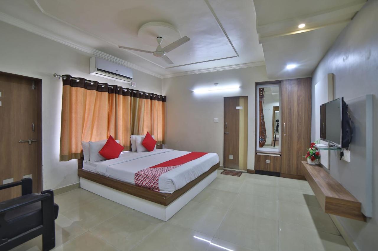 Jāmnagar Oyo 41929 Hotel Loyal Residency المظهر الخارجي الصورة