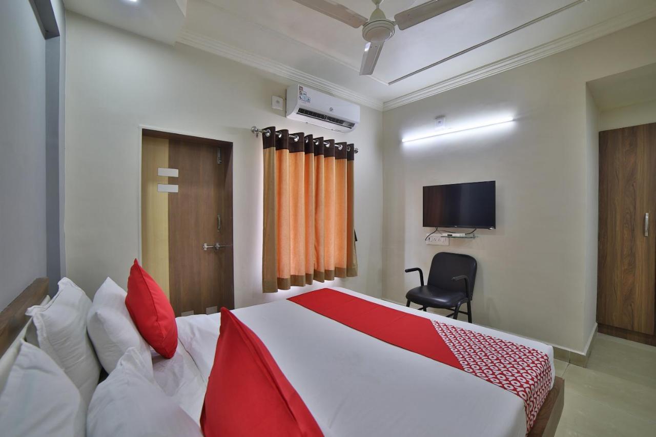 Jāmnagar Oyo 41929 Hotel Loyal Residency المظهر الخارجي الصورة