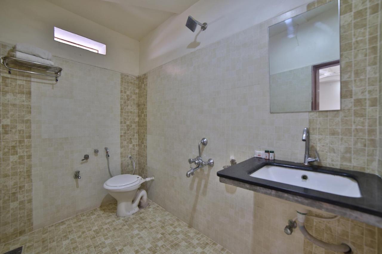 Jāmnagar Oyo 41929 Hotel Loyal Residency المظهر الخارجي الصورة