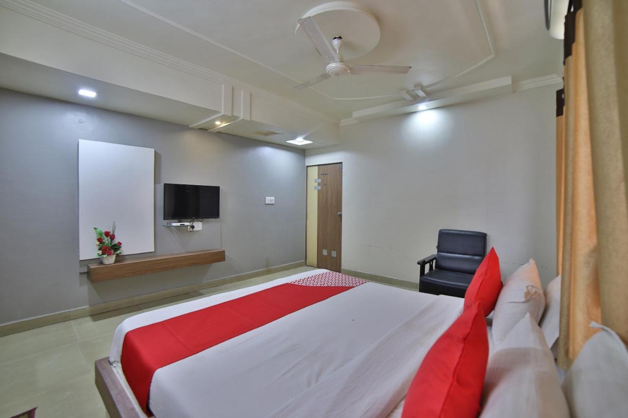 Jāmnagar Oyo 41929 Hotel Loyal Residency المظهر الخارجي الصورة