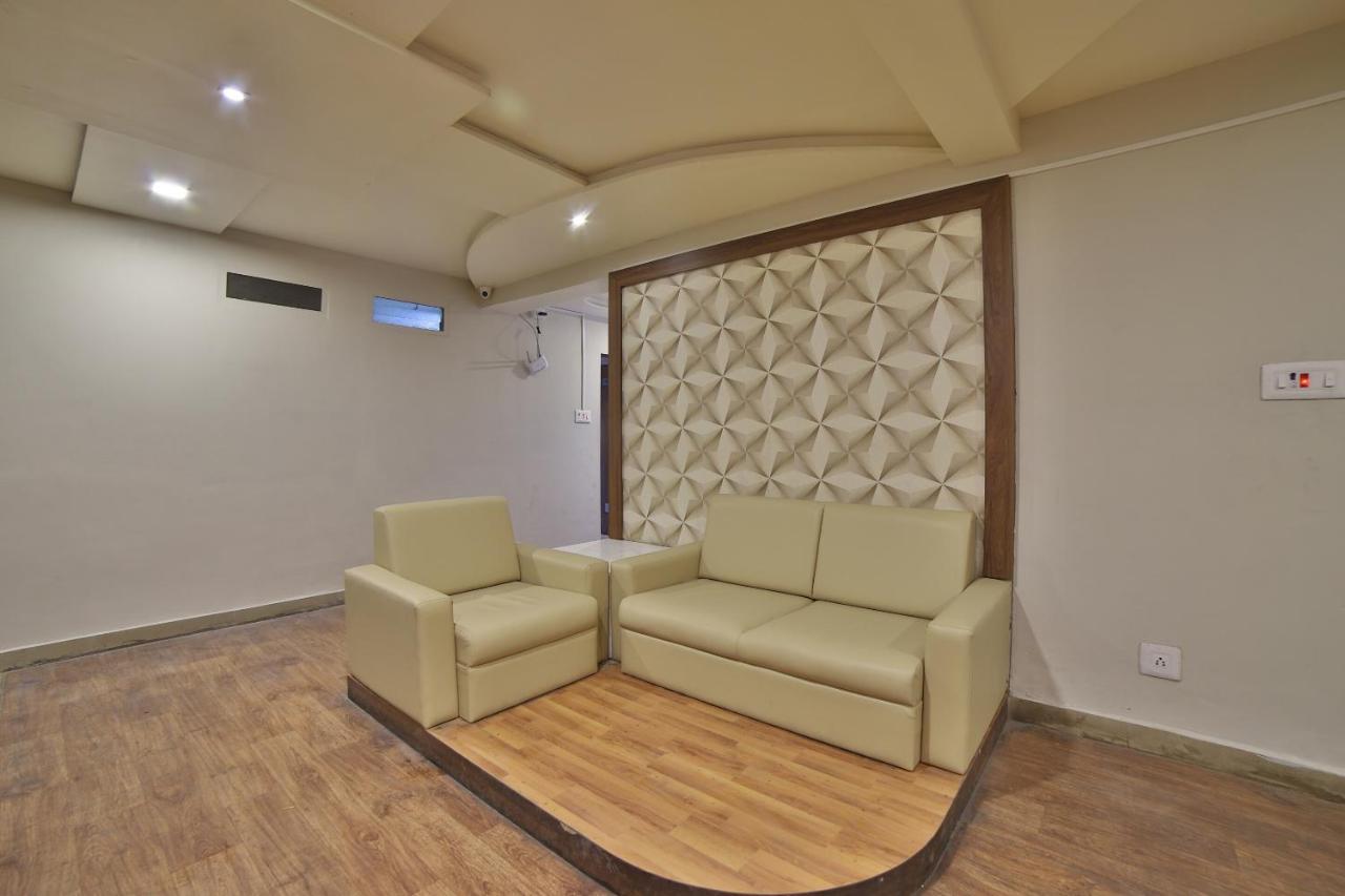 Jāmnagar Oyo 41929 Hotel Loyal Residency المظهر الخارجي الصورة