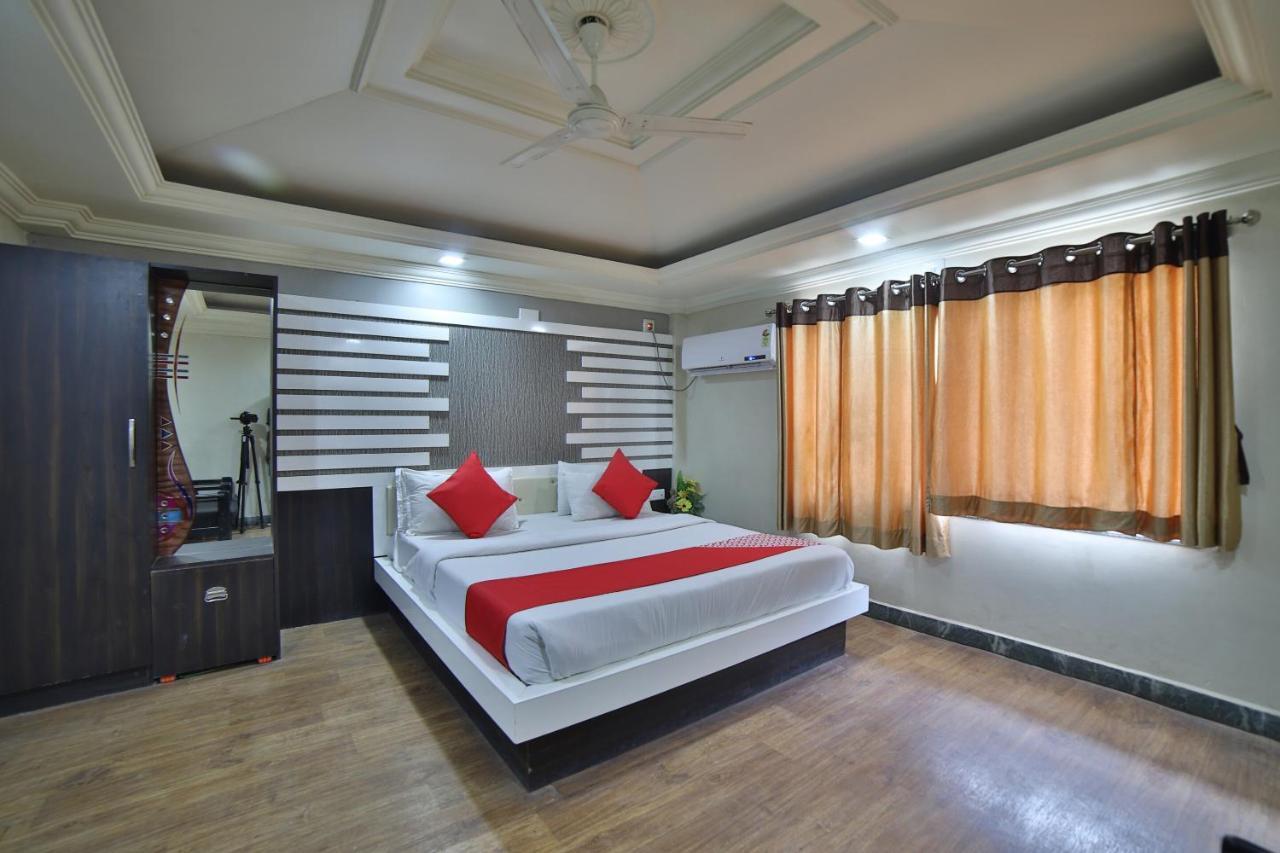 Jāmnagar Oyo 41929 Hotel Loyal Residency المظهر الخارجي الصورة